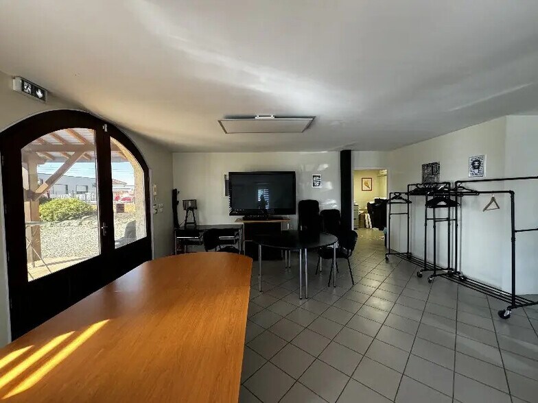 Flex in Villette-d'Anthon for sale - Building Photo - Image 2 of 10