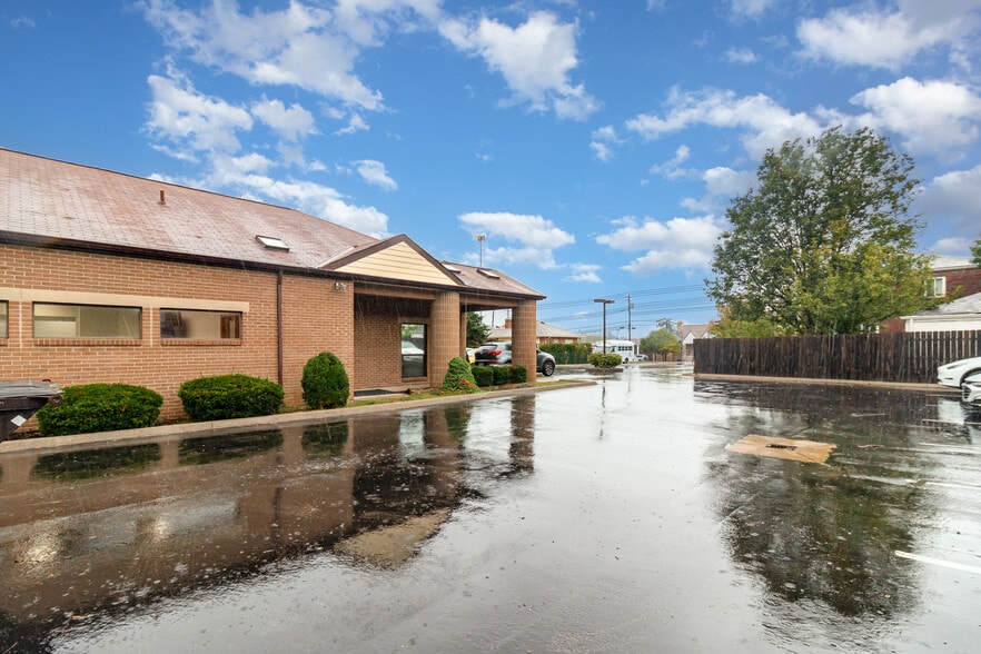 2751 Blue Rock Rd, Cincinnati, OH for sale - Building Photo - Image 2 of 31