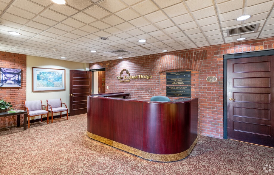 39 Salisbury St, Worcester, MA 01609 Office for Sale