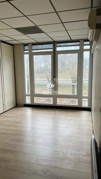 Office in Saint-Martin-le-Vinoux for sale - Interior Photo - Image 2 of 14