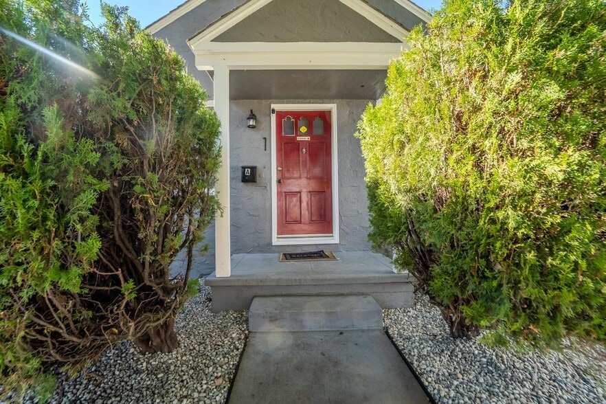 Oak and C St Multifamily Portfolio Sale portfolio of 2 properties for sale on LoopNet.com - Building Photo - Image 3 of 25