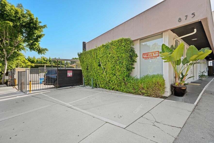 875 Westbourne Dr, West Hollywood, CA for sale - Building Photo - Image 3 of 28