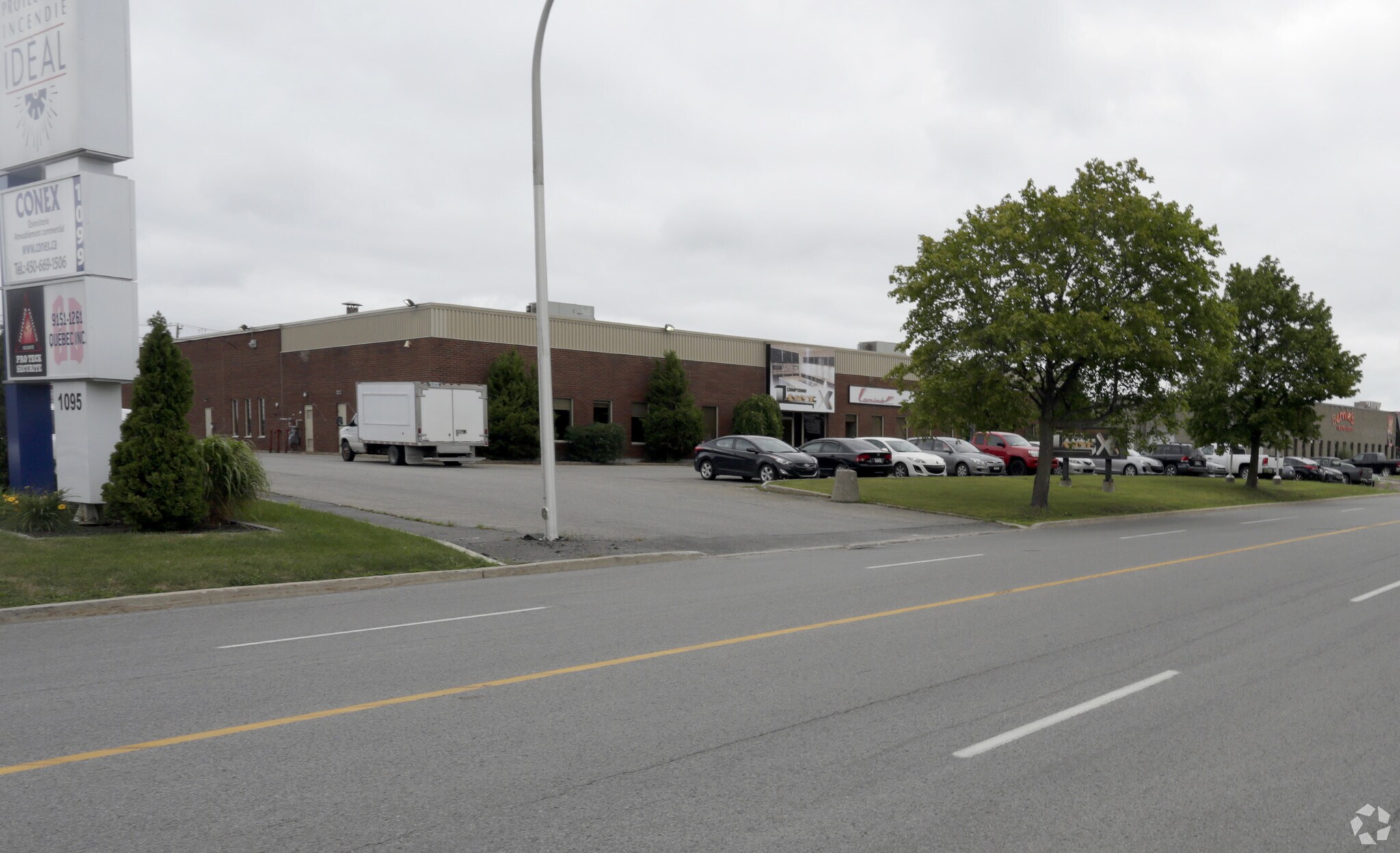 1005 Rue Berlier, Laval, QC H7L 3Z1 Industrial for Sale