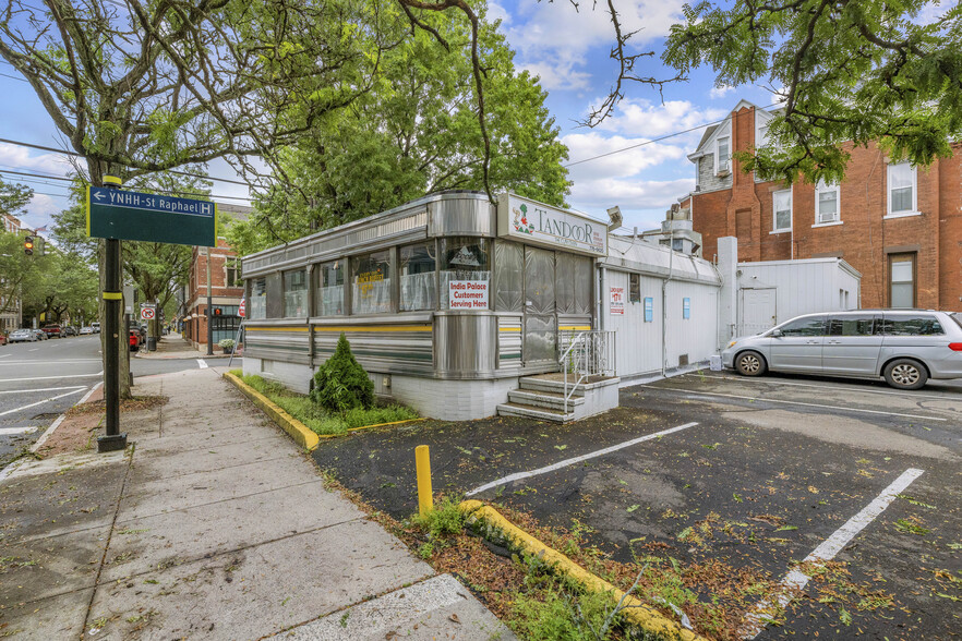 1226 Chapel St, New Haven, CT for sale - Primary Photo - Image 2 of 9