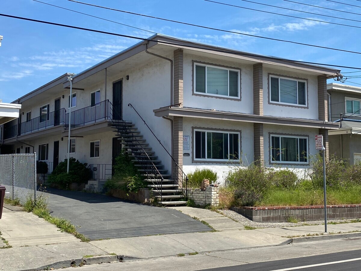 9874 Bancroft Ave, Oakland, CA 94603