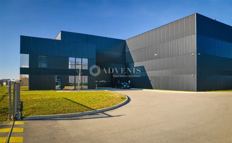 Industrial in Genas for lease - Building Photo - Image 3 of 12