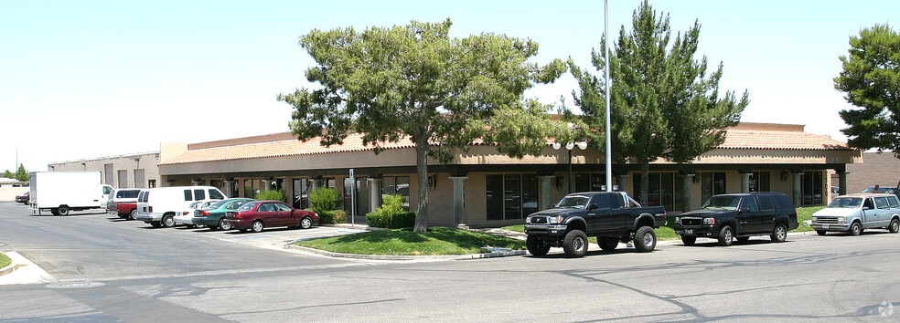 2500 Chandler Ave, Las Vegas, NV for lease - Building Photo - Image 3 of 5