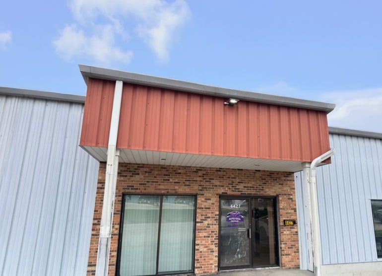 4419-4441 Robertson Rd, Madison, WI for lease - Building Photo - Image 2 of 4