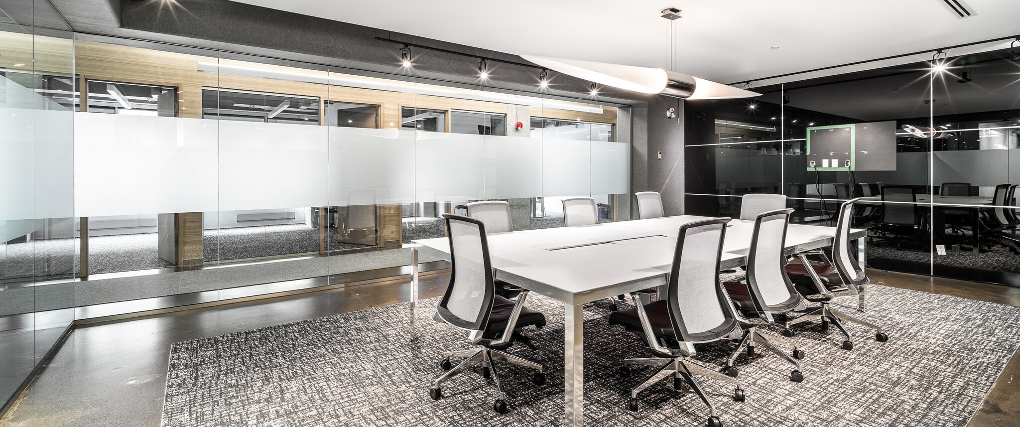 351-359 Rue Sainte-Catherine O, Montréal, QC for lease Interior Photo- Image 1 of 8