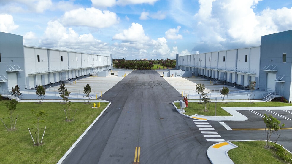 3175 Park of Commerce Blvd, Homestead, FL for lease - Building Photo - Image 3 of 5