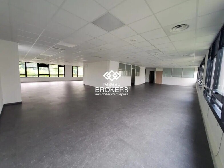 Office in Epagny Metz-Tessy for lease - Interior Photo - Image 1 of 7