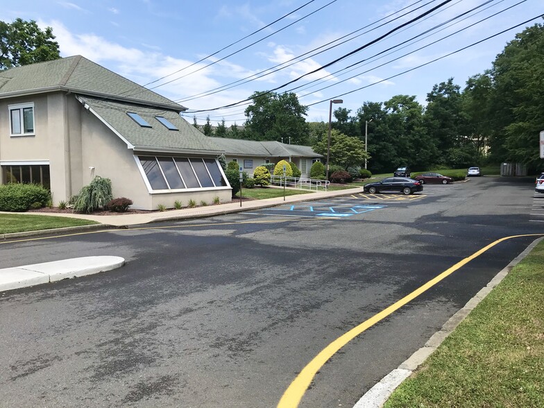 1323 Rt 34 N, Aberdeen, NJ for lease - Building Photo - Image 1 of 6