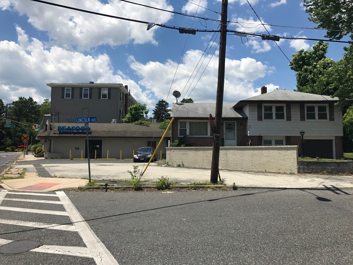 5 Gibbsboro Rd, Laurel Springs, NJ 08021