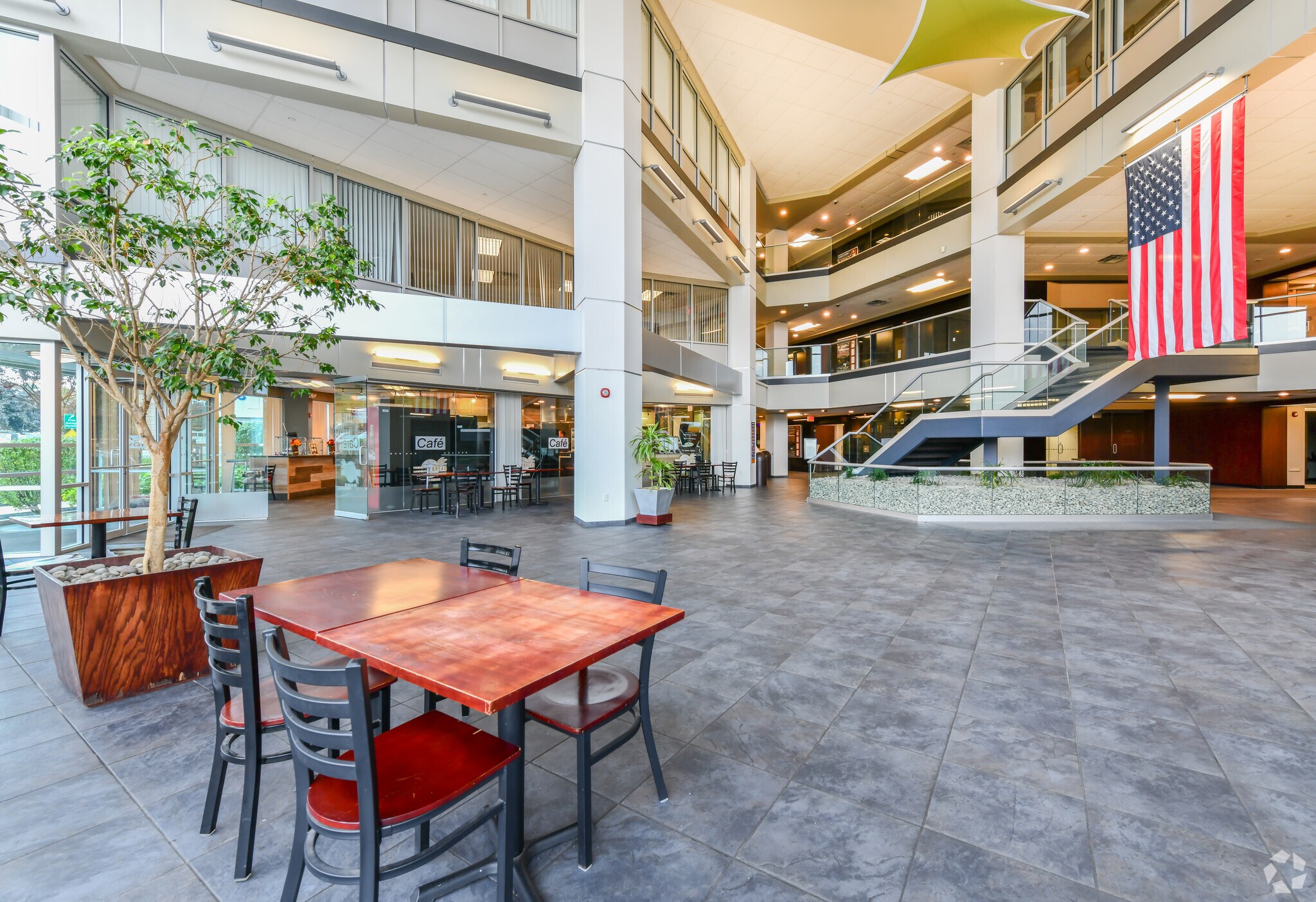 300400 Tradecenter, Woburn, MA 01801 Retail for Lease