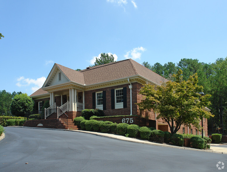 675 Village Square Dr, Stone Mountain, GA for sale - Building Photo - Image 1 of 7