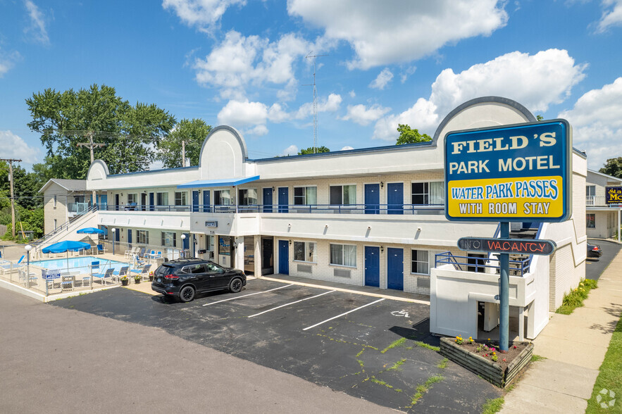 715 Broadway, Wisconsin Dells, WI for sale - Primary Photo - Image 1 of 1