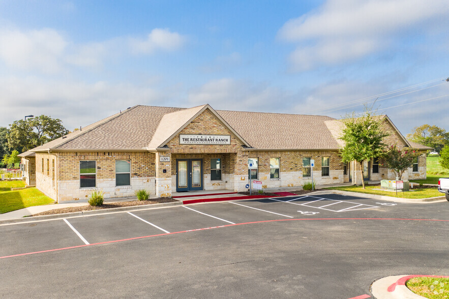 1464 E Whitestone Blvd, Cedar Park, TX for lease - Building Photo - Image 1 of 33