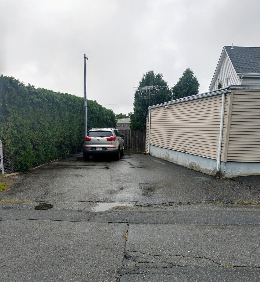 1555 Stafford Rd, Fall River, MA 02721