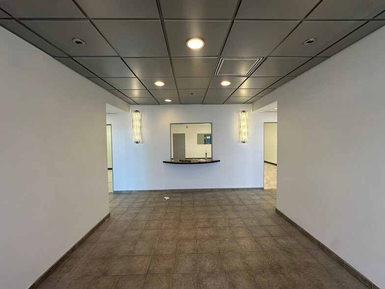 459 Park Ave, San Fernando, CA for lease - Building Photo - Image 2 of 7