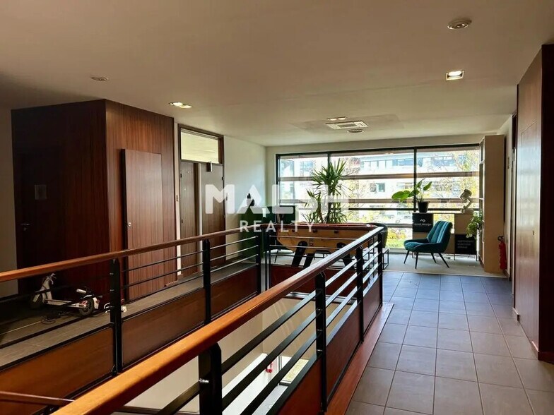 Office in Limonest for sale - Interior Photo - Image 2 of 6