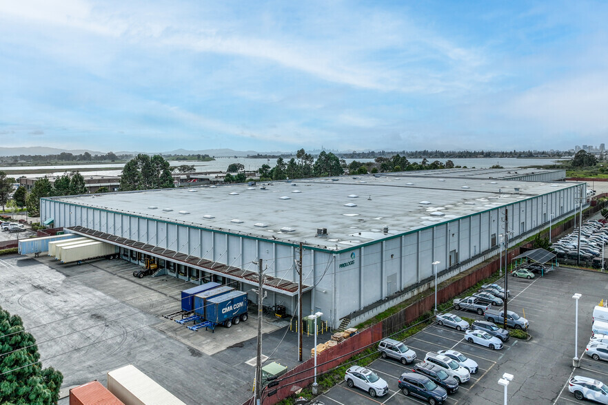 7200-7240 Edgewater Dr, Oakland, CA for lease - Building Photo - Image 2 of 17