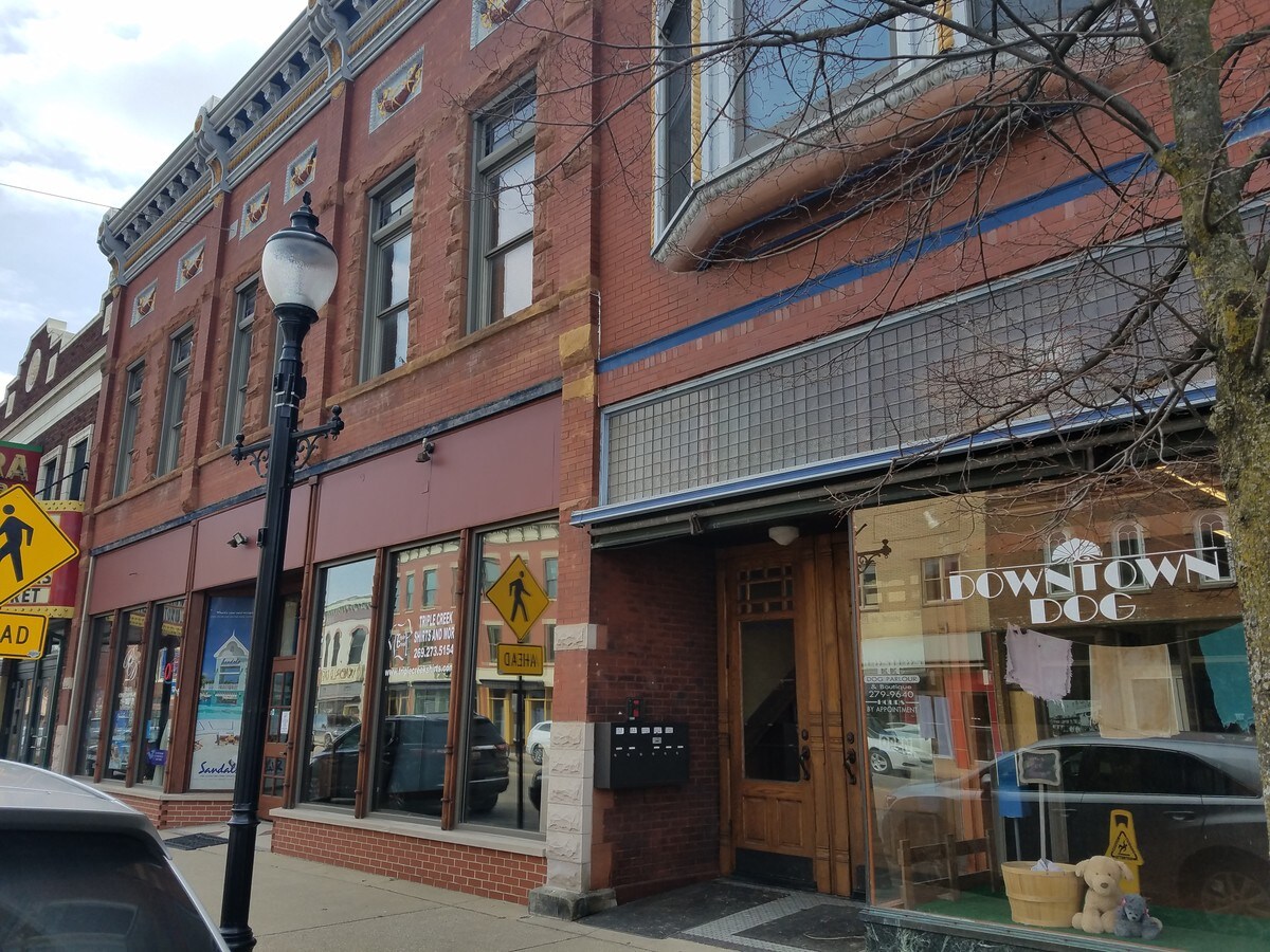 5254 N Main St, Three Rivers, MI 49093