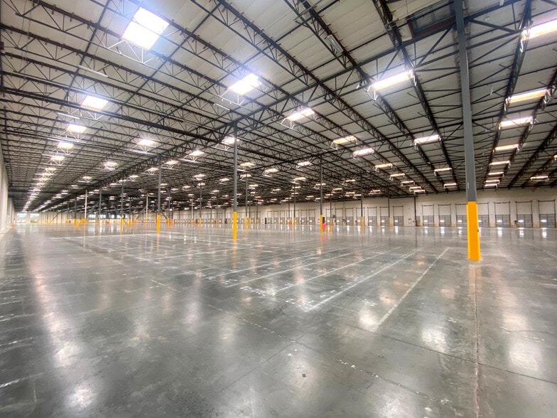 2101 W Flotilla St, Montebello, CA for lease - Interior Photo - Image 3 of 8