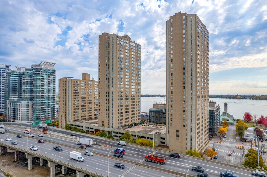 254 Queens Quay W, Toronto, ON for lease - Building Photo - Image 3 of 4