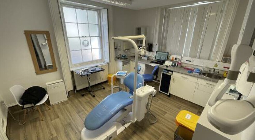 21 Market Hl, Southam for lease - Interior Photo - Image 3 of 8