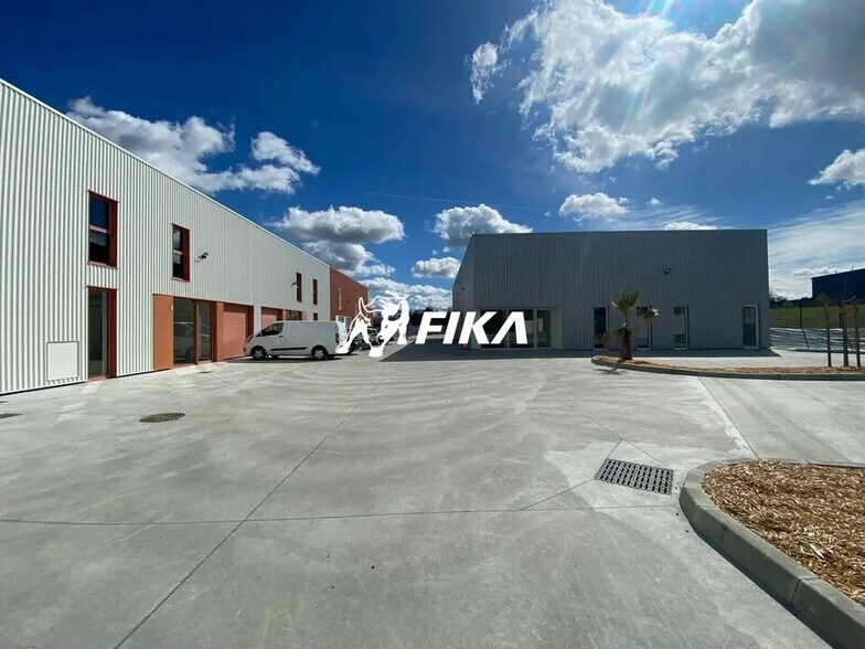 Flex in Mondouzil for lease - Building Photo - Image 2 of 7