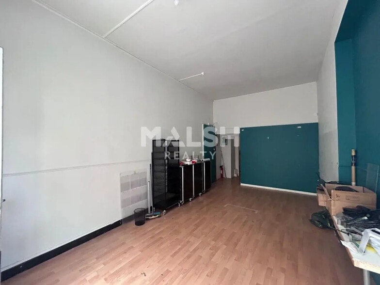 Retail in Lyon for lease - Interior Photo - Image 2 of 5