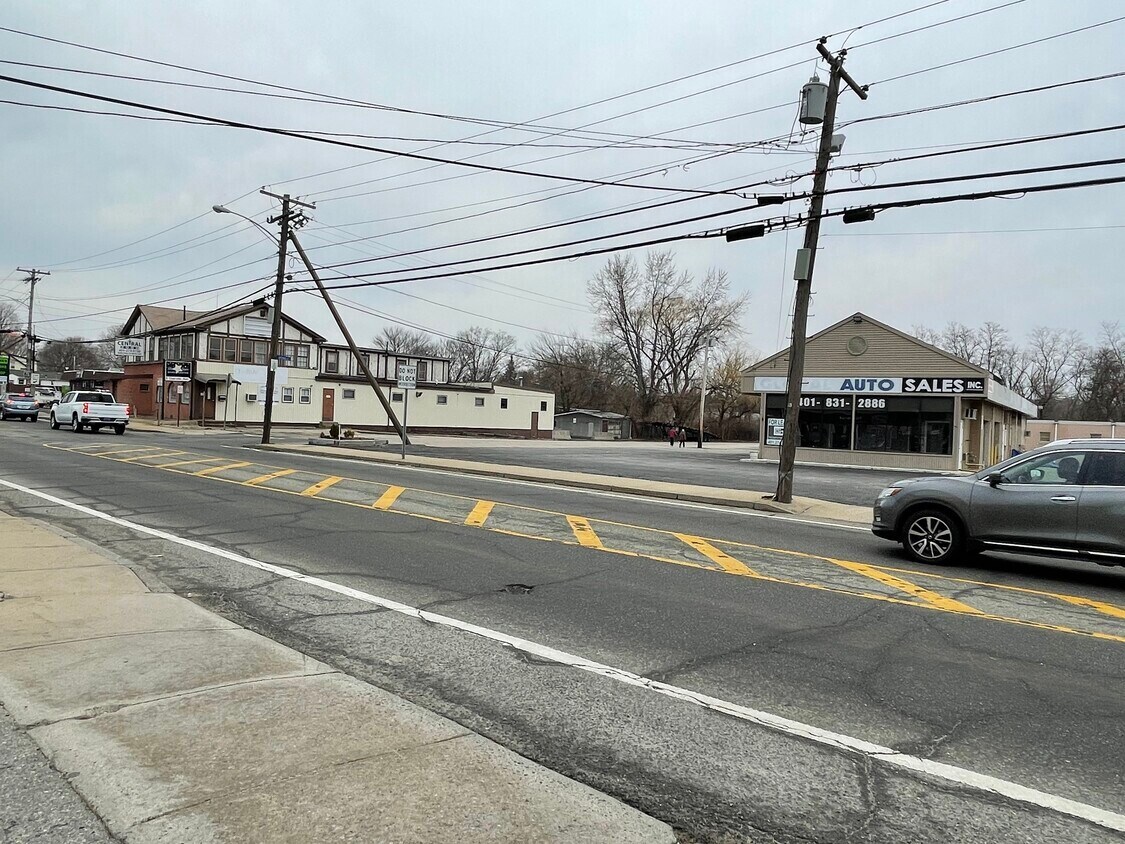 559 Killingly St, Johnston, RI 02919