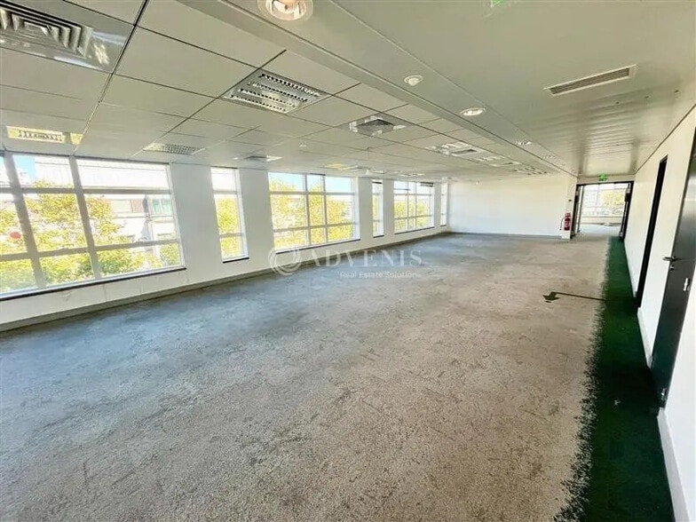 Office in Issy-les-Moulineaux for lease - Building Photo - Image 2 of 8