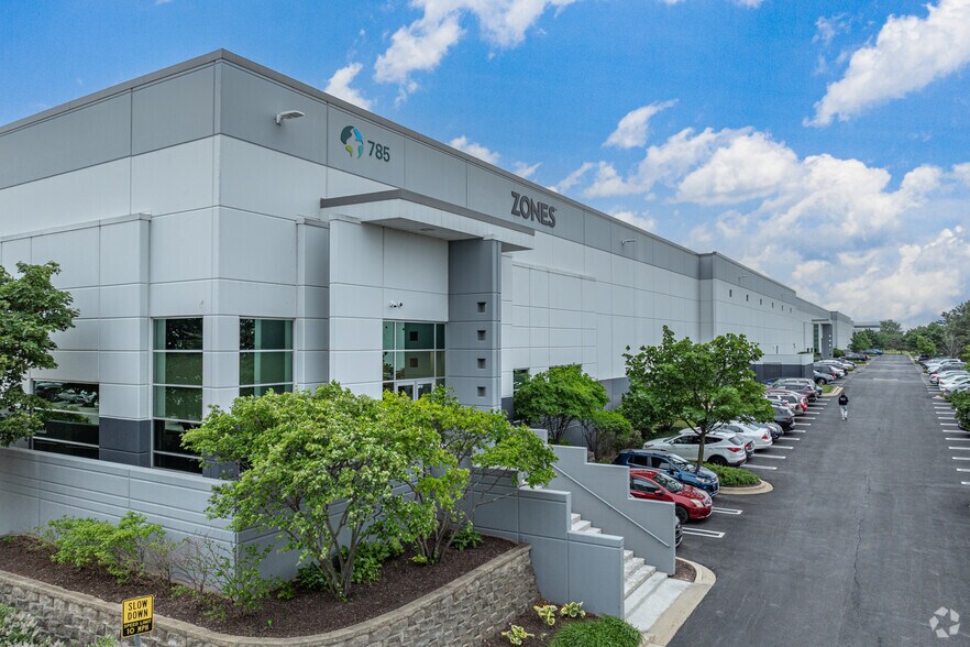 725-785 Center Ave, Carol Stream, IL for sale - Primary Photo - Image 1 of 1