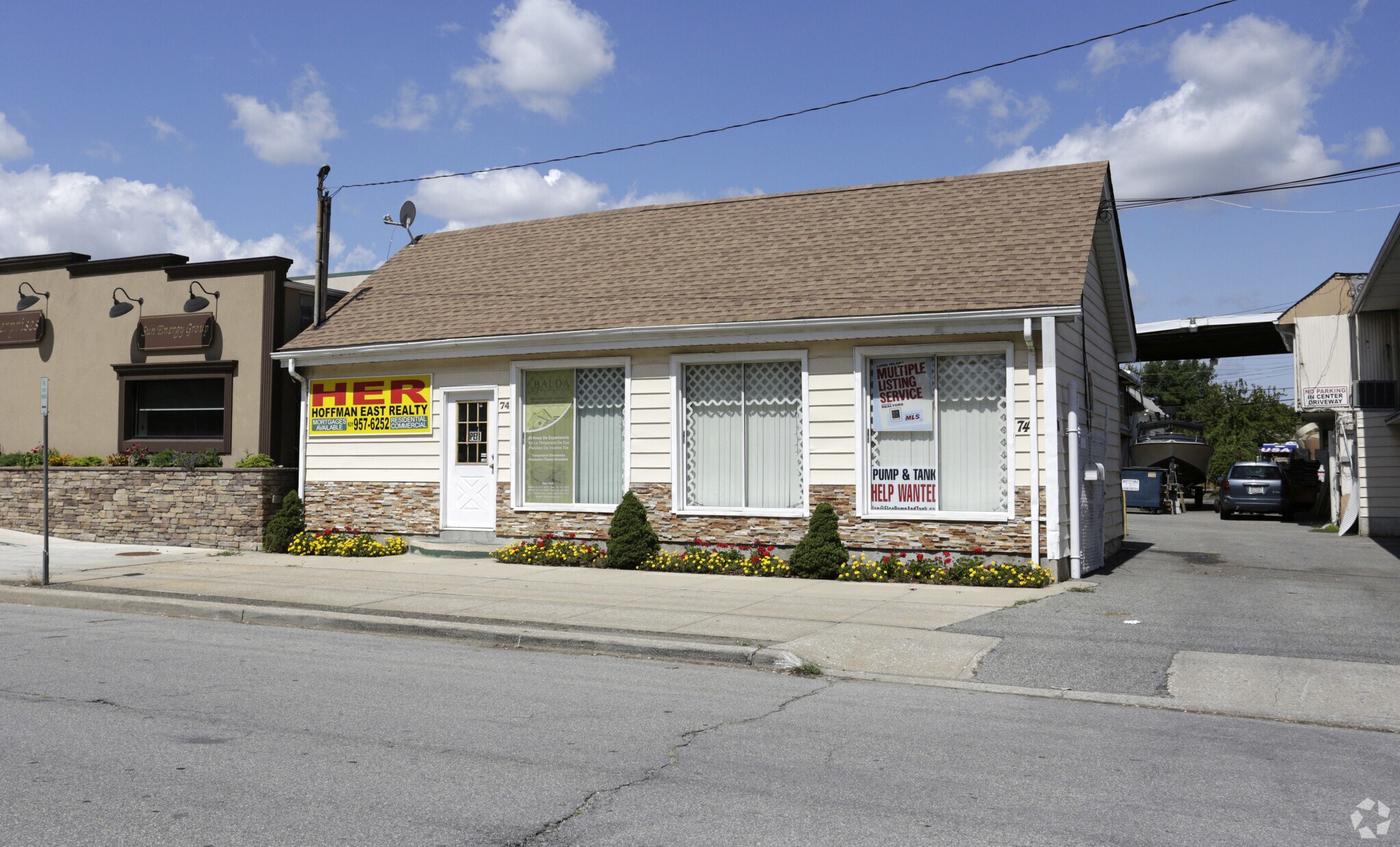 74 E Hoffman Ave, Lindenhurst, NY for sale Primary Photo- Image 1 of 1