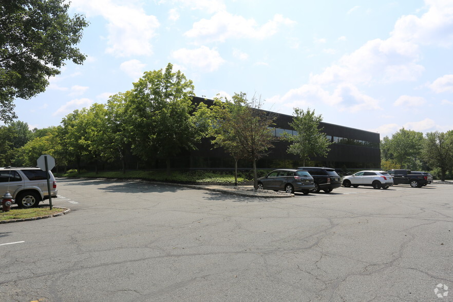 70 S Orange Ave, Livingston, NJ for lease - Primary Photo - Image 1 of 4