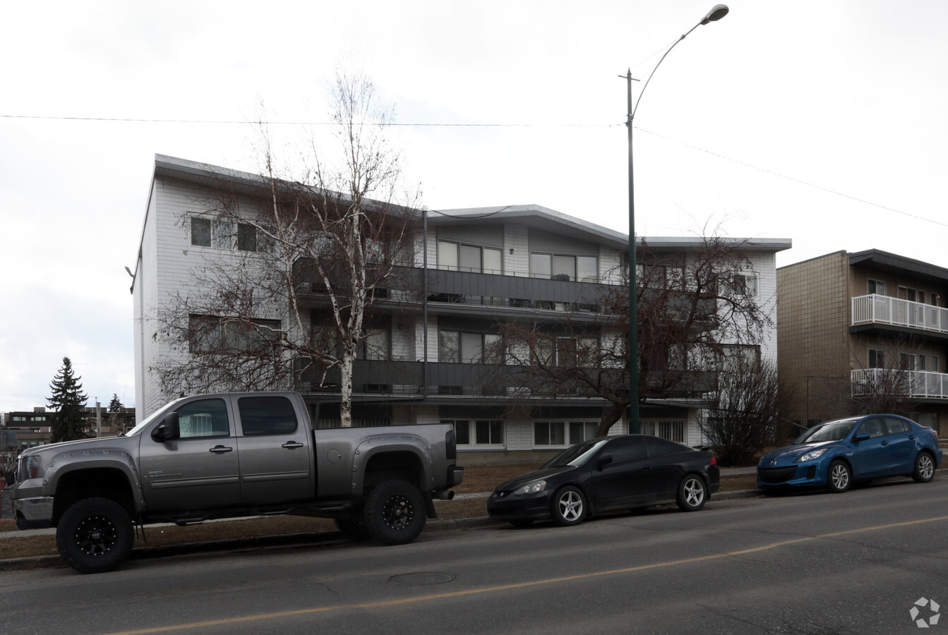 1711 26th Ave SW, Calgary, AB T2T 1C9 | LoopNet