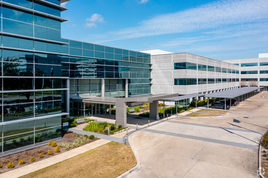 10300 Town Park Dr, Houston, TX for lease - Building Photo - Image 3 of 10