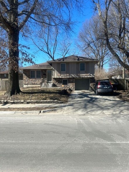 8818 James a Reed Rd, Kansas City, MO for sale - Primary Photo - Image 1 of 1