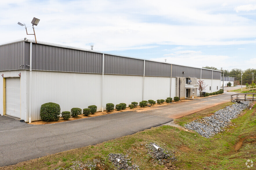 220 River Dr, Cartersville, GA for lease - Primary Photo - Image 1 of 9