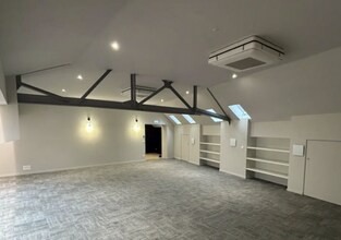 Office in Lyon for lease Interior Photo- Image 2 of 5