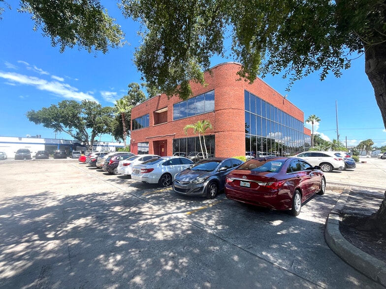 3550 W Waters Ave, Tampa, FL for lease - Building Photo - Image 3 of 6