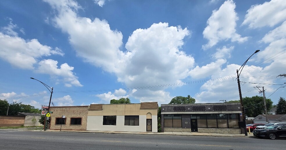 Warehouse/Office Property portfolio of 3 properties for sale on LoopNet.com - Building Photo - Image 1 of 7