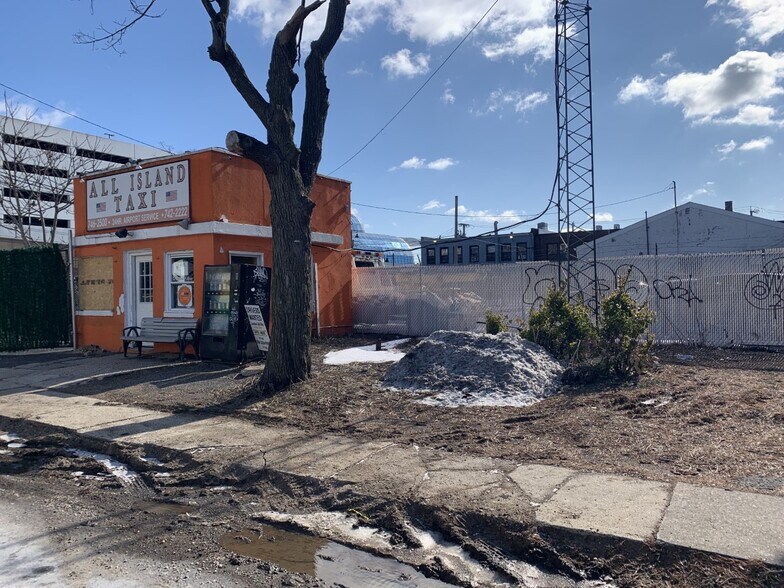 213 Station Rd, Mineola, NY for sale - Building Photo - Image 1 of 1