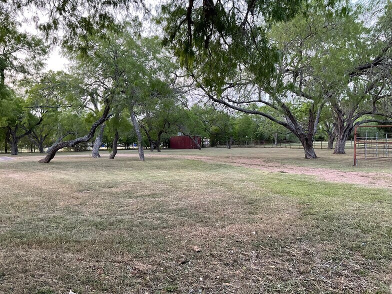 1310 W Grand Ave, Yoakum, TX for sale - Building Photo - Image 2 of 40