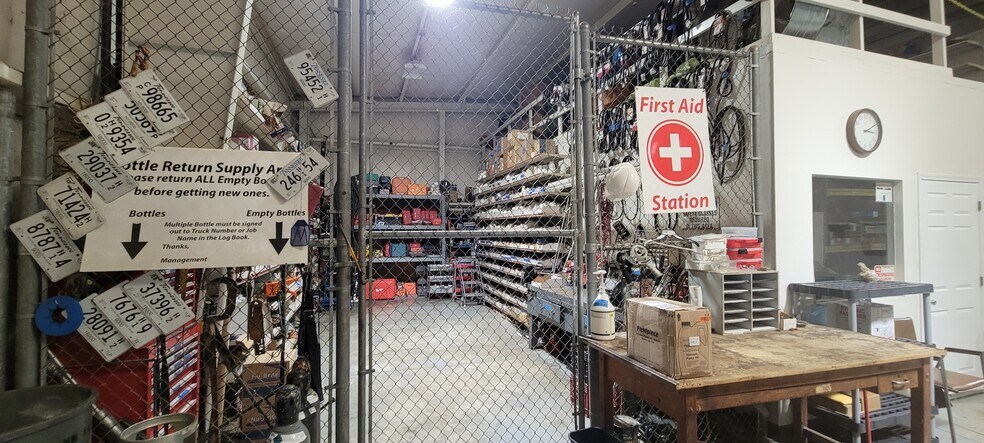 4882 English Towne Dr, Memphis, TN for lease - Building Photo - Image 2 of 30