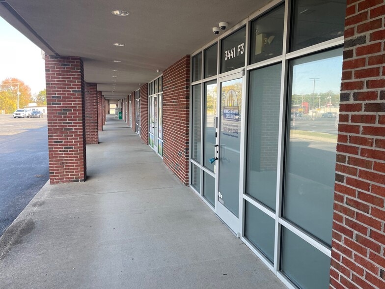 3441 Fort Campbell Blvd, Clarksville, TN for lease - Building Photo - Image 3 of 11