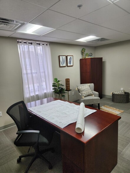 402 E 13th St, Jasper, IN for lease - Interior Photo - Image 3 of 4