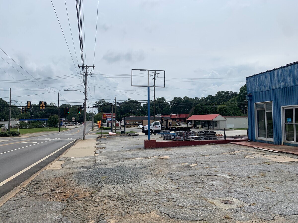 307 College Dr, Barnesville, GA 30204