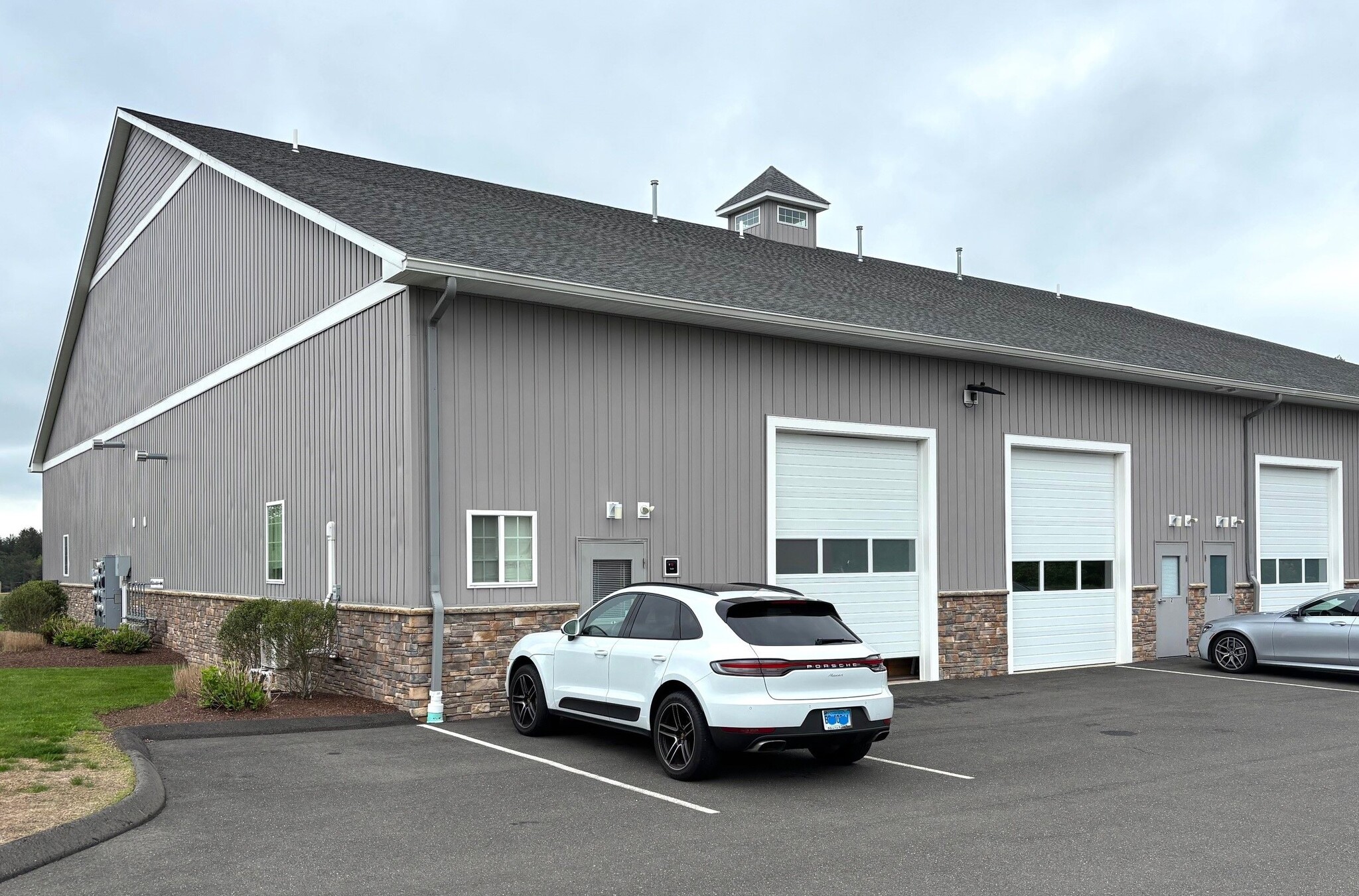 6 Pheasant Run Rd, Oxford, CT for lease Primary Photo- Image 1 of 2
